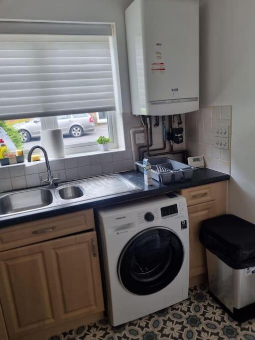 Maidstone Villa 3 Bedroom Free Sports Channels,Parking Sleeps 7 المظهر الخارجي الصورة